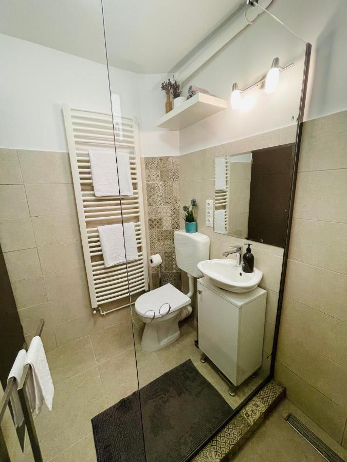 Little Cute Homey Apartman Satu Mare Eksteriør billede